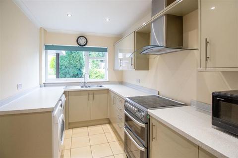 20 Barnmead, Haywards Heath, RH16 1UZ