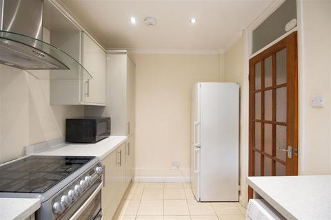 20 Barnmead, Haywards Heath, RH16 1UZ