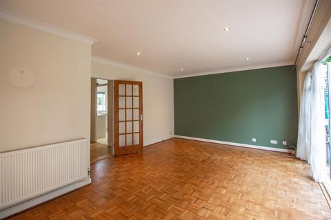 20 Barnmead, Haywards Heath, RH16 1UZ