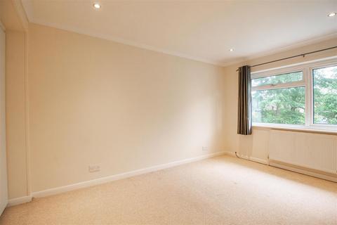 20 Barnmead, Haywards Heath, RH16 1UZ