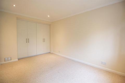 20 Barnmead, Haywards Heath, RH16 1UZ