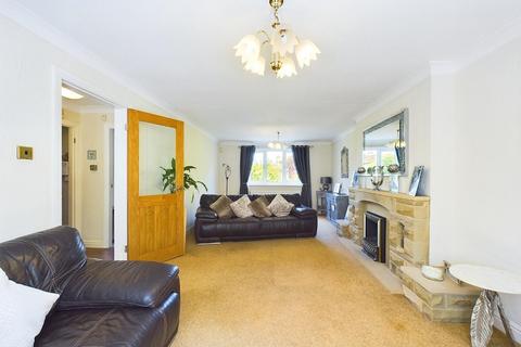 4 bedroom detached house for sale, Bantree Court, Thackley