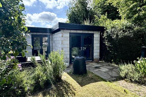 3 bedroom semi-detached house for sale, Chiddingfold - *No Onward Chain*