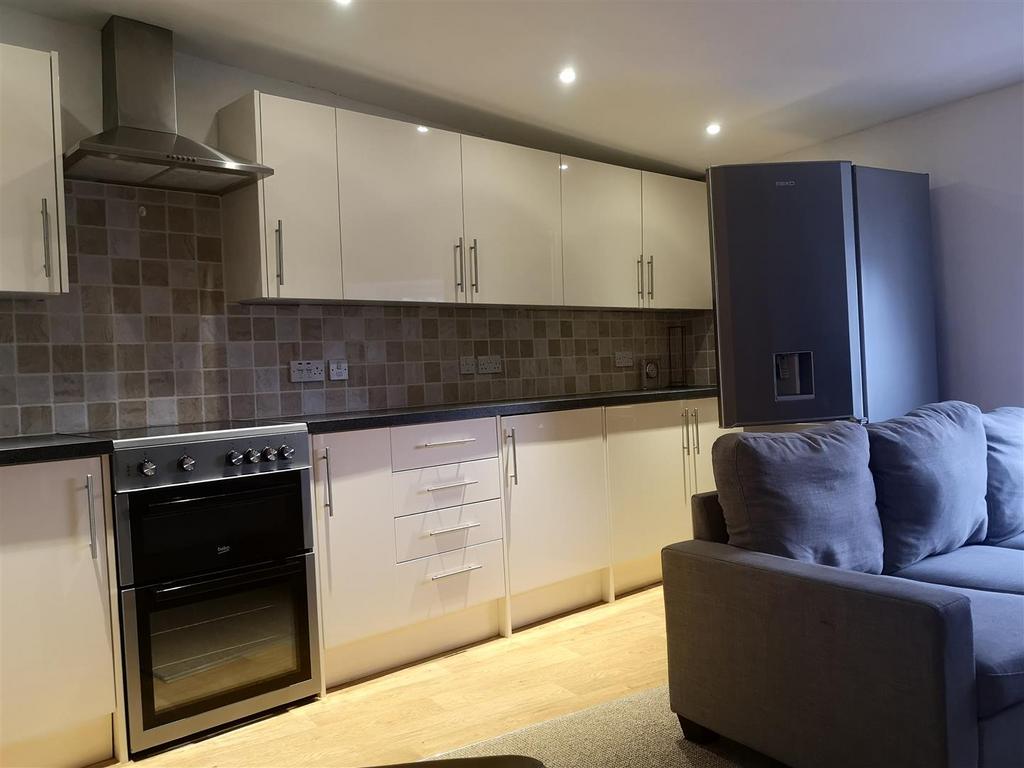 Open plan lounge/kitchen