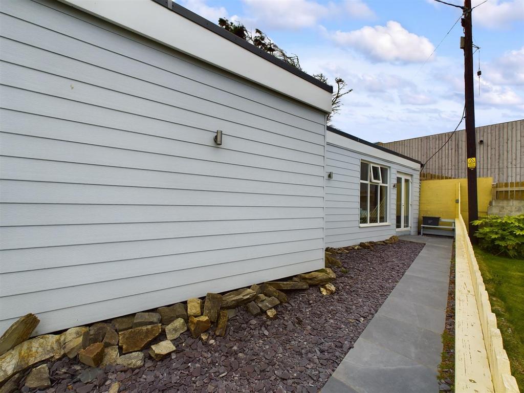Garden Office/Games Room