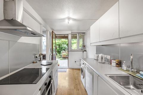 2 bedroom flat for sale, Charlotte Despard Avenue, London SW11