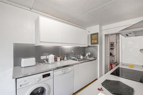 2 bedroom flat for sale, Charlotte Despard Avenue, London SW11