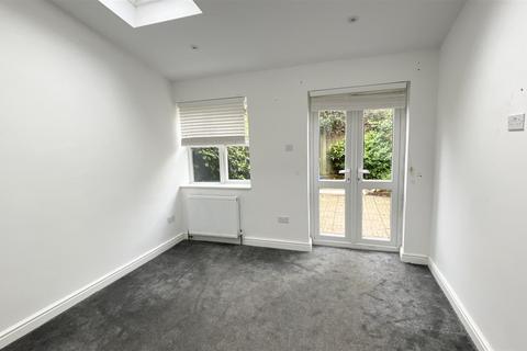 2 bedroom end of terrace house to rent, Garden Way, Kings Hill, ME19 4FH