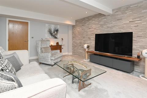 Apartment 22, Ladybower Lodge Ashopton Road, Bamford, Hope Valley, S33 0BY