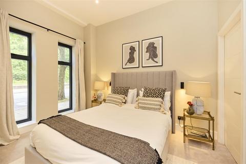 2 bedroom flat for sale, Brixton Hill, London, SW2