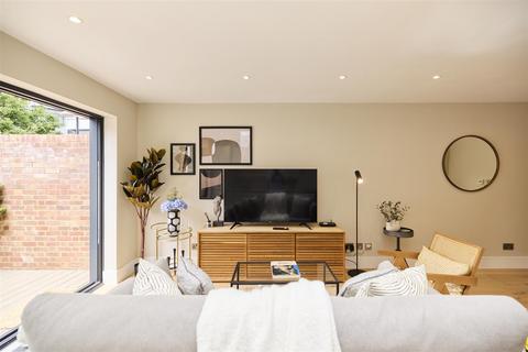 2 bedroom flat for sale, Brixton Hill, London, SW2