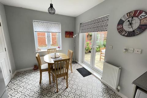 4 bedroom end of terrace house for sale, Woodbury Yard, Salisbury SP2