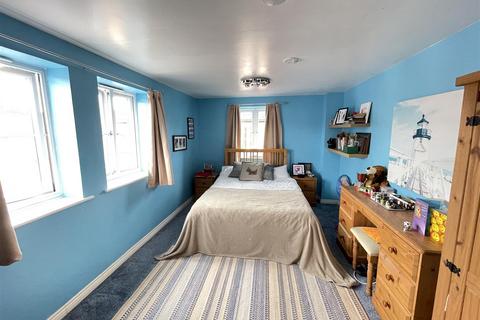 4 bedroom end of terrace house for sale, Woodbury Yard, Salisbury SP2