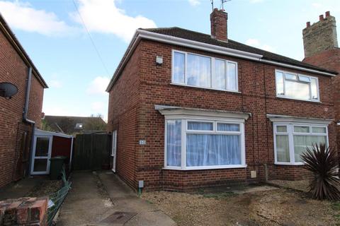 3 bedroom semi-detached house to rent, South View Road, Peterborough