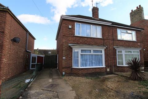 3 bedroom semi-detached house to rent, South View Road, Peterborough