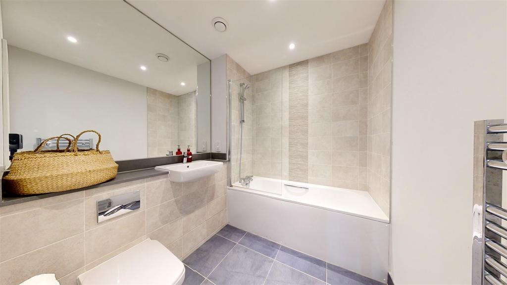 Waterfront-Heights-bath.jpg