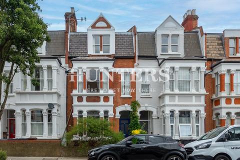 3 bedroom flat for sale, Carysfort Road, London, N16