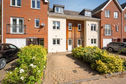 3 bedroom townhouse for sale, Brook Avenue, Ascot