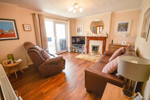 3 bedroom detached house for sale, Willingham Close, Sothall, Sheffield, S20