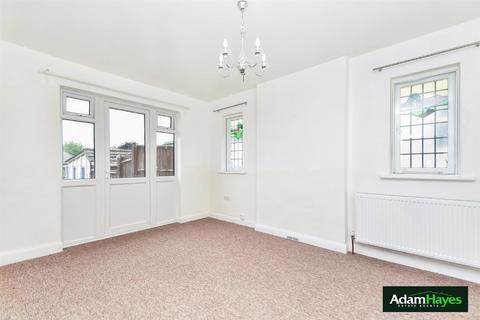 3 bedroom detached bungalow to rent, Milton Avenue, Barnet EN5