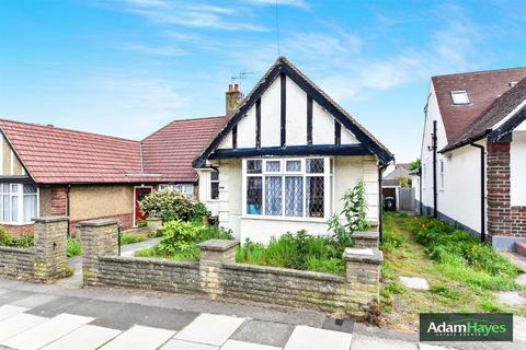 3 bedroom detached bungalow to rent, Milton Avenue, Barnet EN5