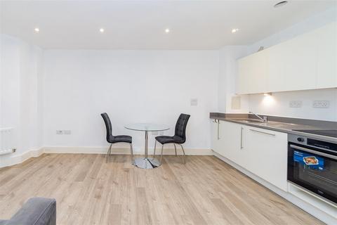 Studio to rent, Salcombe Court, 16 St. Ives Place, London, E14