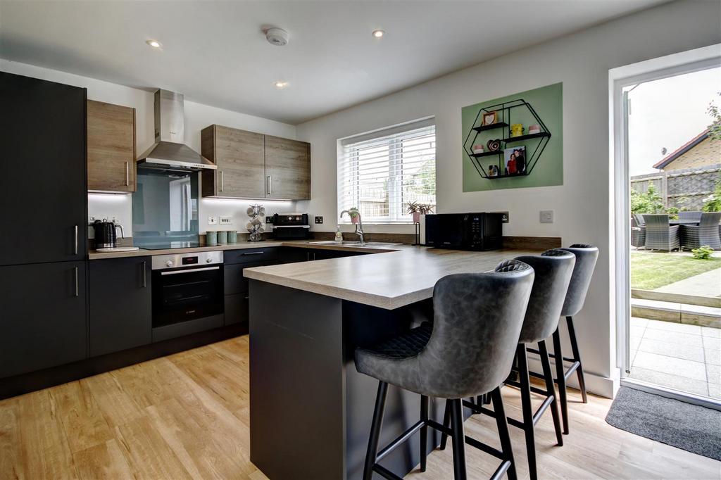 Kitchen/Dining Room: