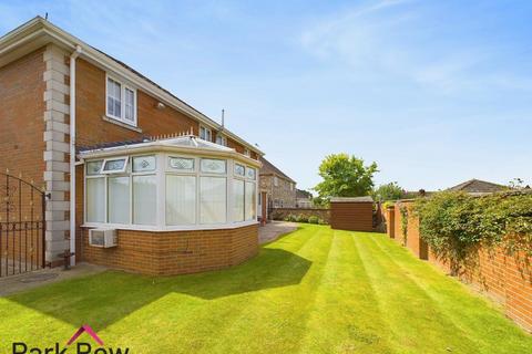 4 bedroom detached house for sale, Croftway, Sherburn In Elmet, Leeds