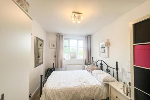 2 bedroom flat to rent, Queens Road, Buckhurst Hill