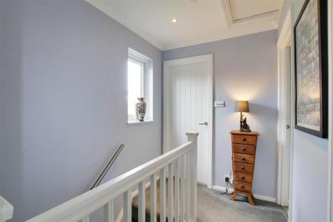 11 Welsummer Way, Cheshunt, Waltham Cross, EN8 0UG