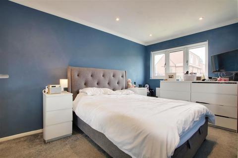 11 Welsummer Way, Cheshunt, Waltham Cross, EN8 0UG
