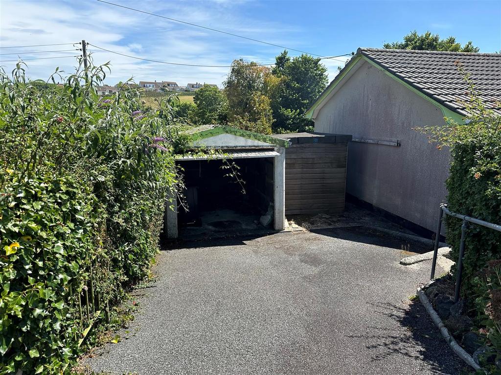 Driveway and Garage.jpg