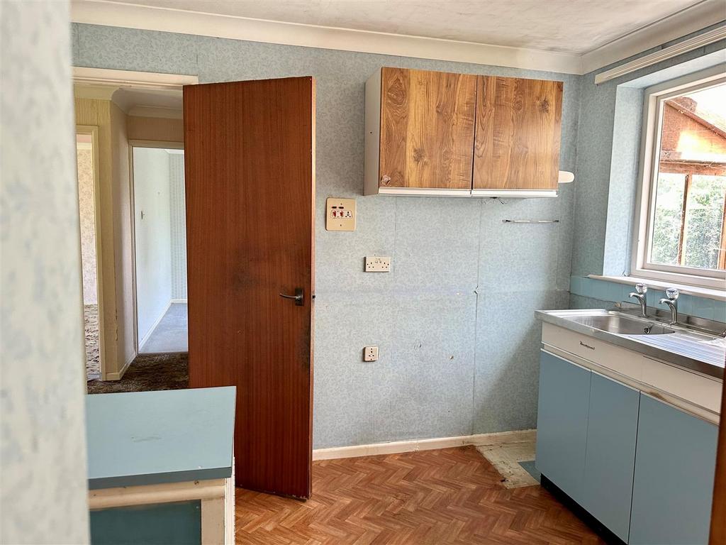 Kitchen 1.jpg
