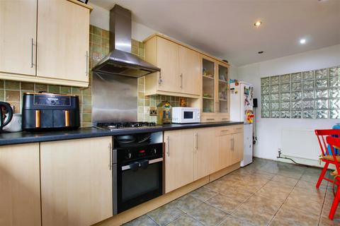 3 bedroom end of terrace house for sale, Granby Park Road, Cheshunt