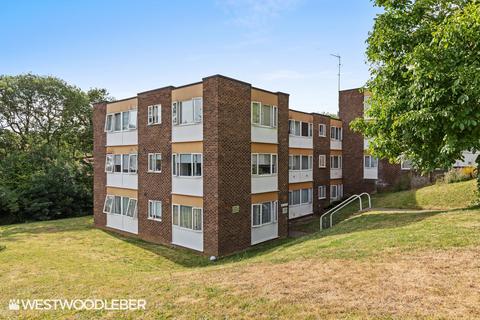 2 bedroom flat for sale, Hillside, Hoddesdon EN11