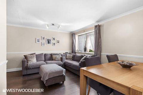 2 bedroom flat for sale, Hillside, Hoddesdon EN11