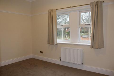 2 bedroom flat to rent, Castledene Court Gosforth, NE3 1NZ