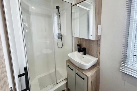 3 bedroom chalet for sale, St. Johns Road, Whitstable