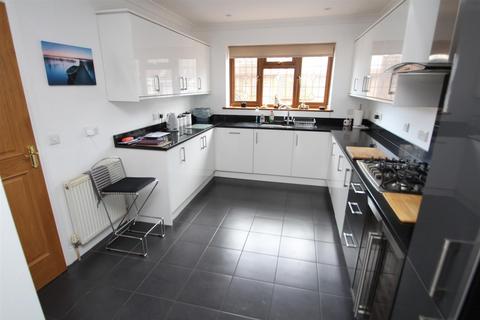 4 bedroom detached house for sale, Gloucester Avenue, Rayleigh