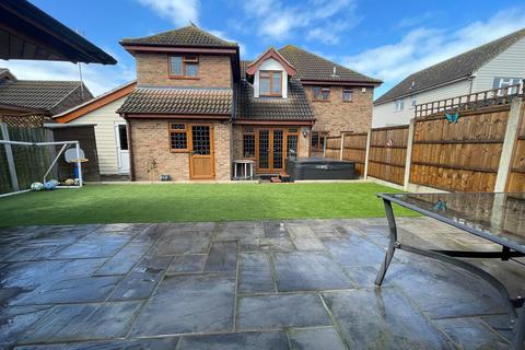 4 bedroom detached house for sale, Gloucester Avenue, Rayleigh