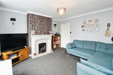 3 bedroom semi-detached house for sale, Glendale Close, Bradford BD6