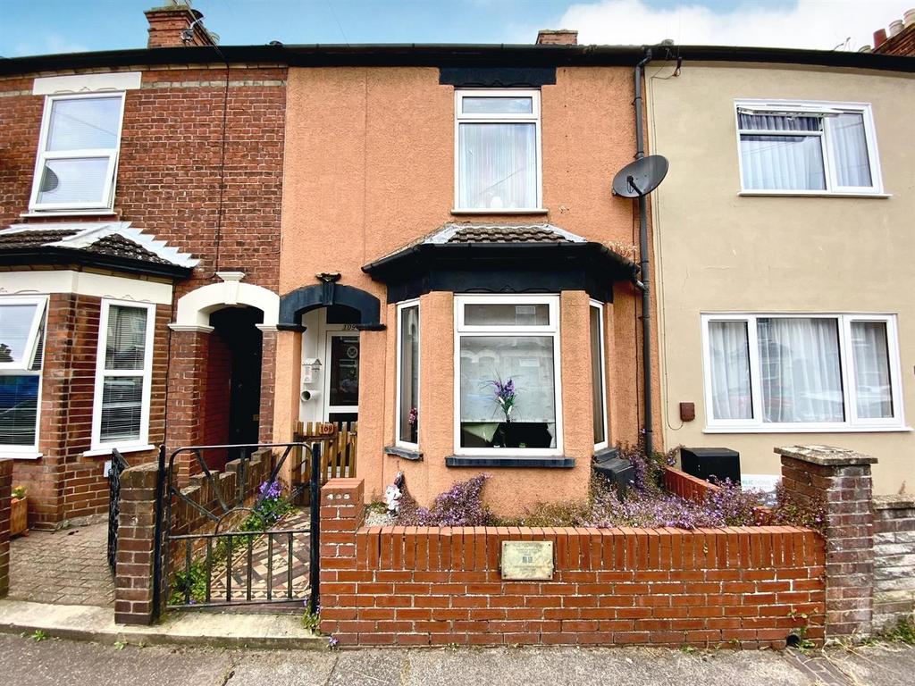 Worthing Road, Lowestoft, Suffolk, NR32 3 bed terraced house for sale