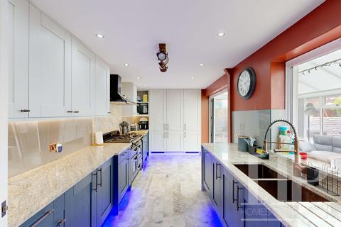 5 Buckmans Road, Crawley, RH11 7DW