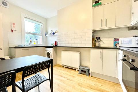 2 bedroom apartment to rent, Basingstoke Road, Reading, Berkshire, RG2