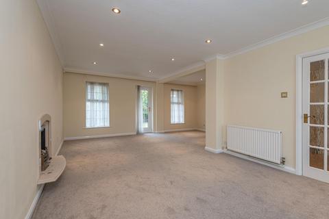 4 bedroom detached house to rent, Shadwell Park Drive, Leeds LS17