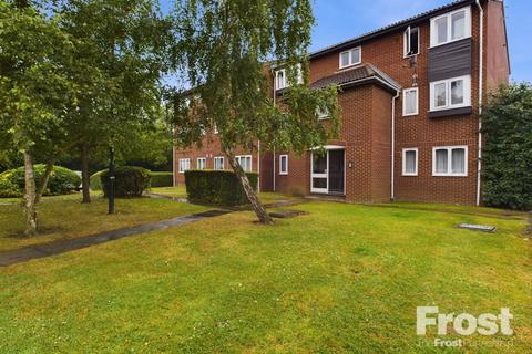 1 bedroom apartment to rent, Pickwick Close, Hounslow, TW4