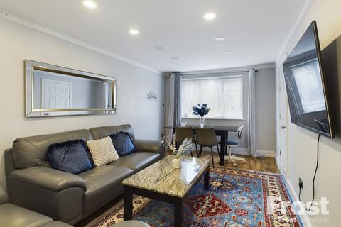 1 bedroom apartment to rent, Pickwick Close, Hounslow, TW4