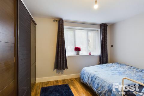 1 bedroom apartment to rent, Pickwick Close, Hounslow, TW4