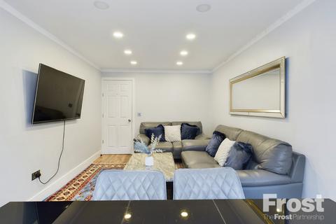 1 bedroom apartment to rent, Pickwick Close, Hounslow, TW4