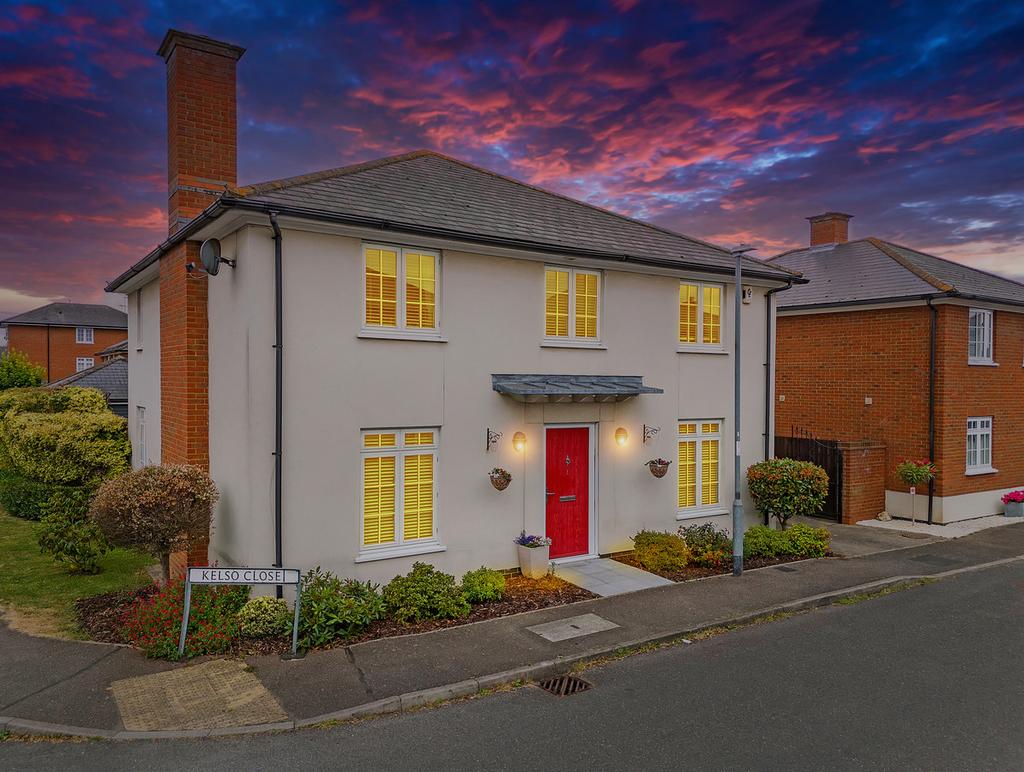 Kelso Close, Rayleigh, SS6 4 bed detached house for sale £650,000